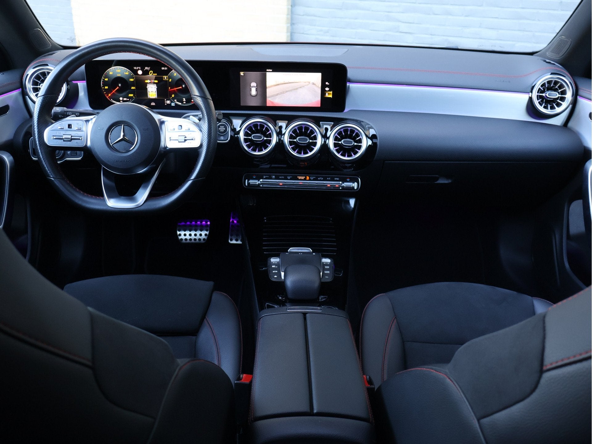 Mercedes-Benz CLA-Klasse Shooting Brake 200 AMG Line | Pano, 730 kg, 4 cilinders, Leder en Stof, 165 pk