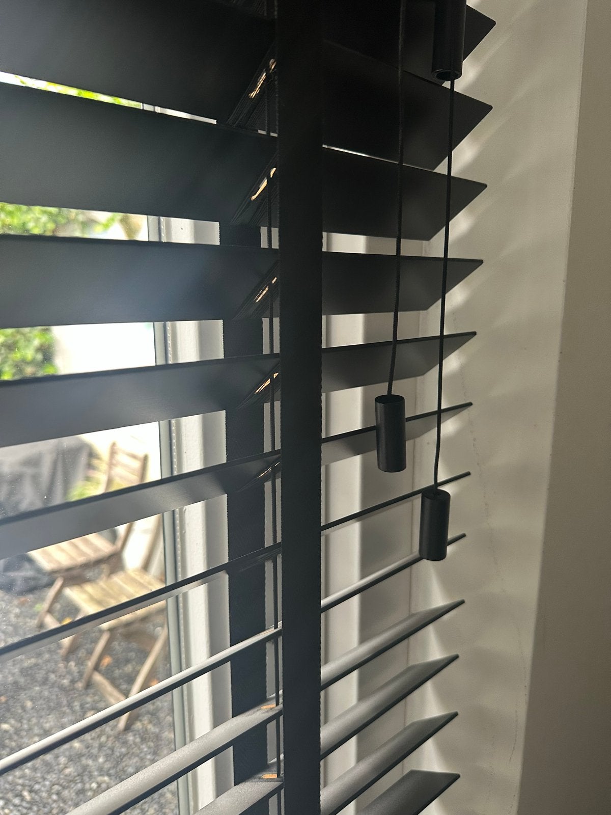 Zwarte houten luxaflex (jaloezie), Ophalen, Gebruikt, Zwart, Hout