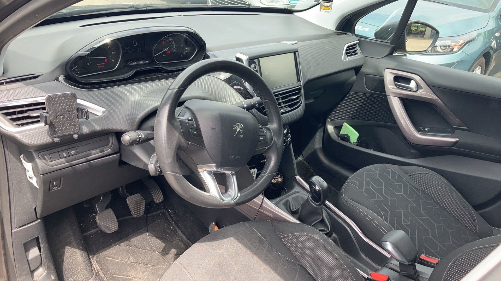 Peugeot 2008 1.2i Active 110pk 124.000km. Clima Cruise Trekh, Voorwielaandrijving, Stof, Gebruikt, Euro 6