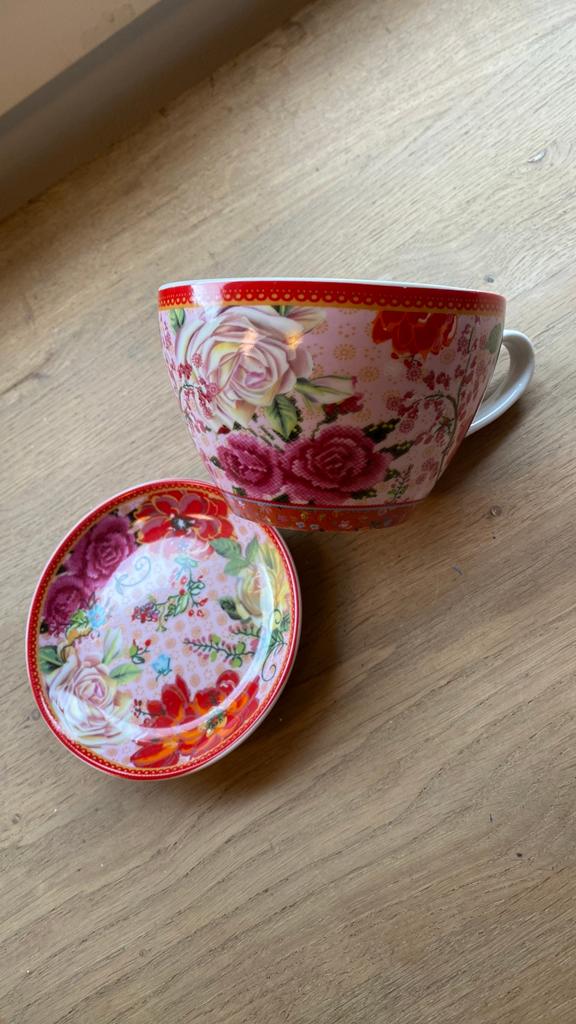 Albert Heijn servies: bloemen kop en schotel, Keramiek, Ophalen of Verzenden, Zo goed als nieuw, Overige stijlen