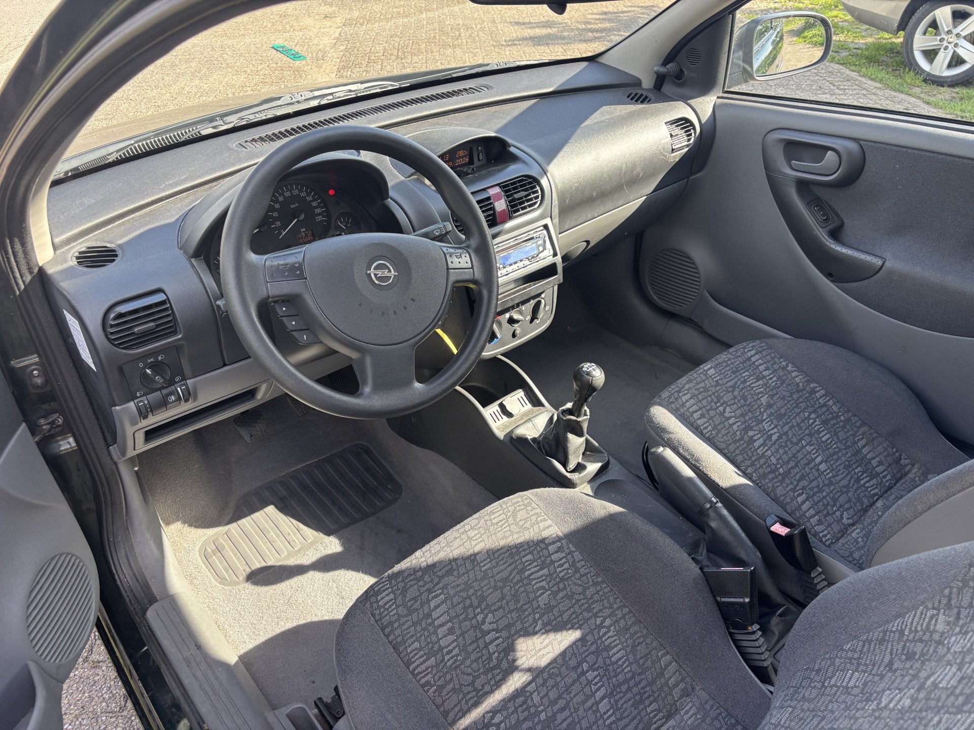 Opel Corsa 1.2-16V Comfort Nieuwe Apk (bj 2001), Auto's, Voorwielaandrijving, Stof, Zwart, 1199 cc