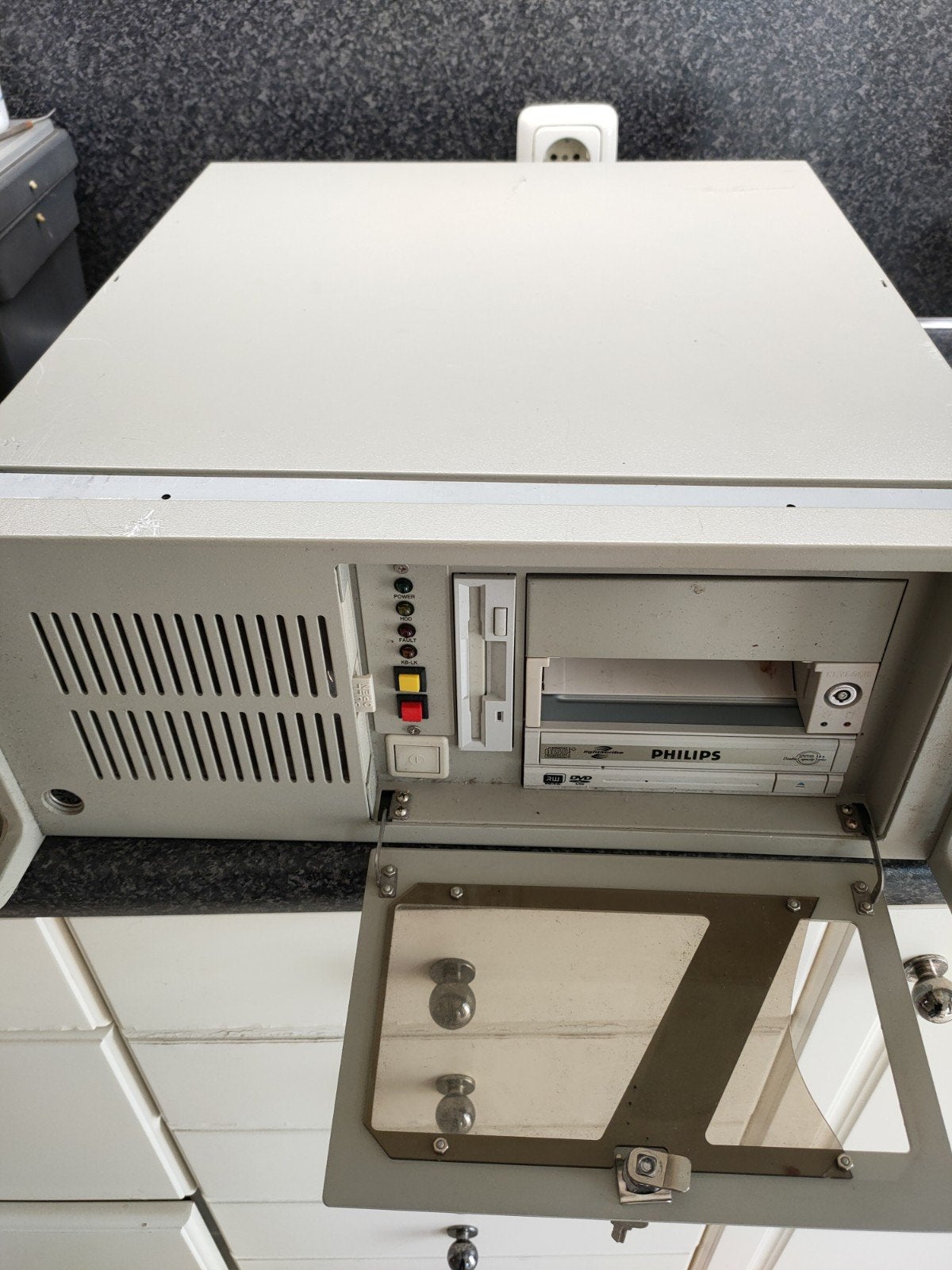 19 inch PC met inhoud asus, Computers en Software, Ophalen