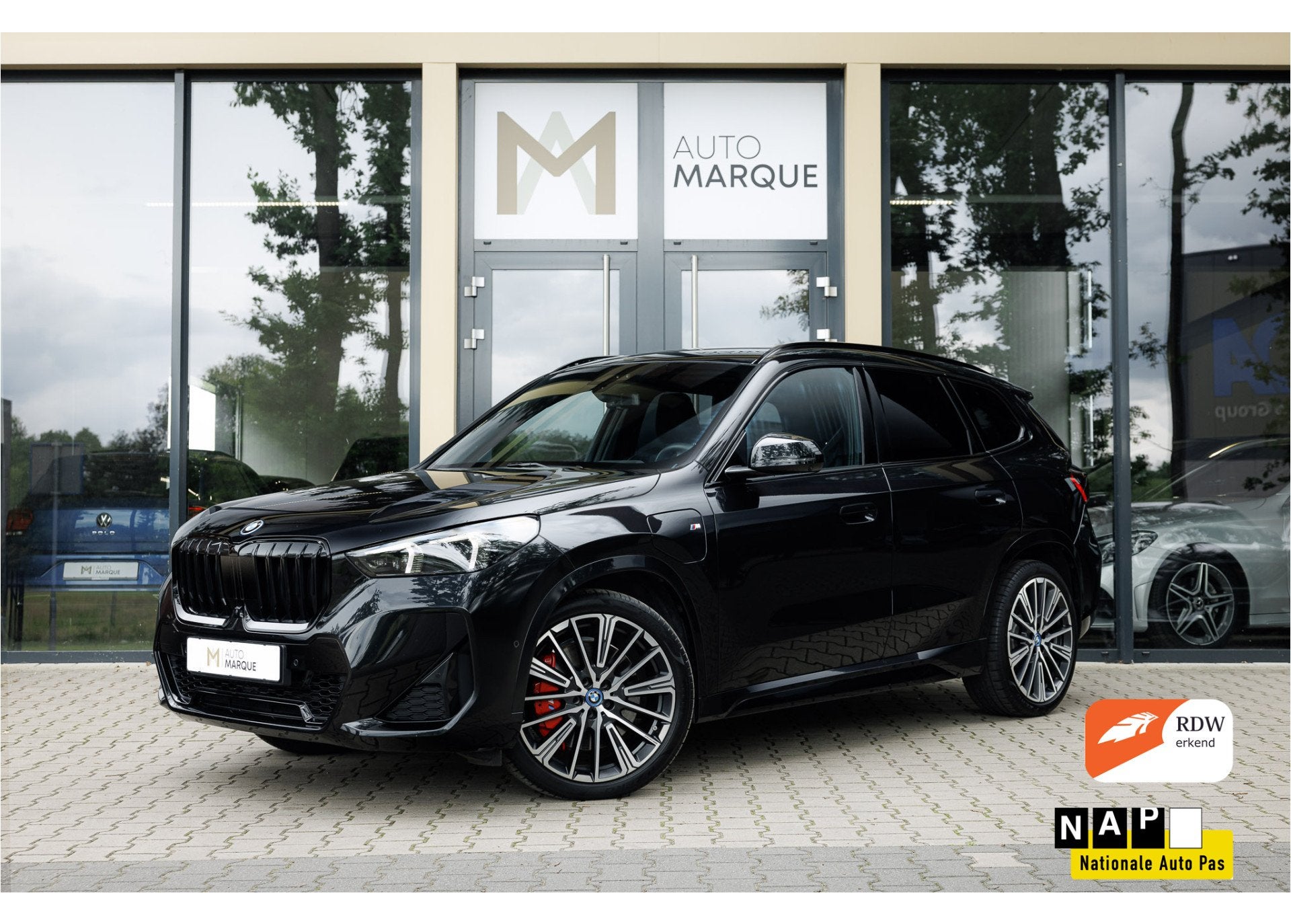 BMW X1 xDrive30e Aut. 327PK | M Sportpakket Pro | 20" LM Vel, Auto's, Automatische klimaatregeling, Zwart, Leder, Bedrijf
