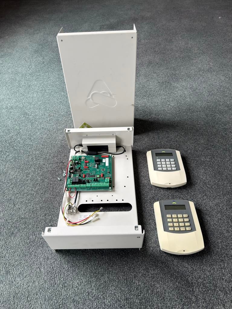 Alphatronics ML alarmsysteem met 2 bedieningspanelen, Ophalen of Verzenden, Gebruikt, Compleet systeem, Overige soorten