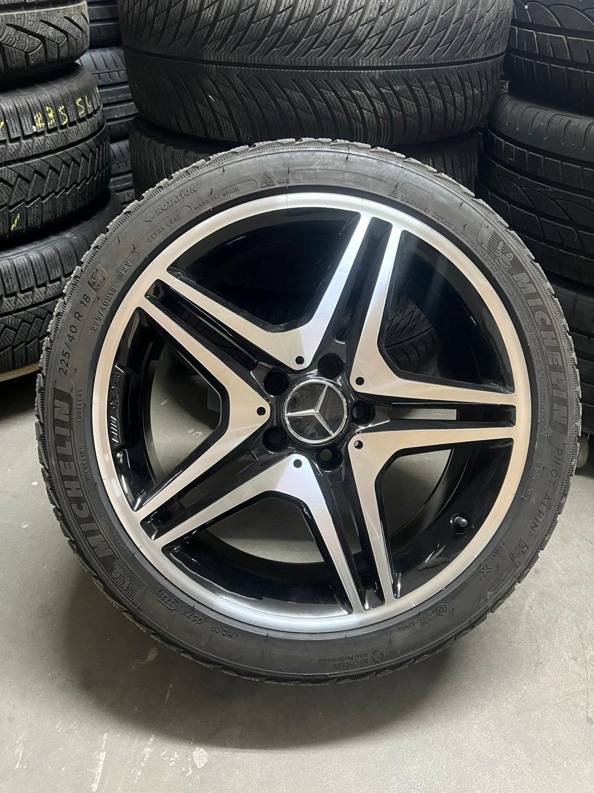 Mercedes AMG 18 inch CLA 45 A 45 Winterbanden, Ophalen, 18 inch, Gebruikt, Banden en Velgen