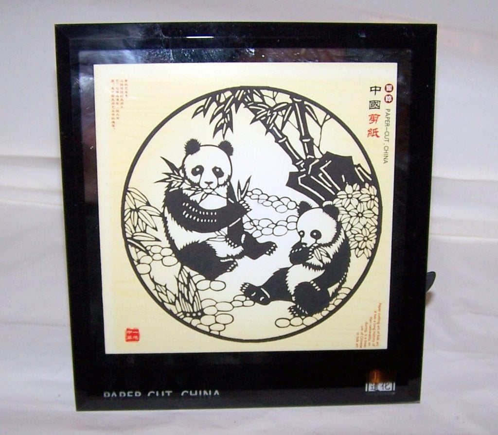 Chinese paper cut Panda's in lijst. Papierknipkunst. Nwst., Overige typen, Ophalen of Verzenden, Papier/karton, Ingelijst