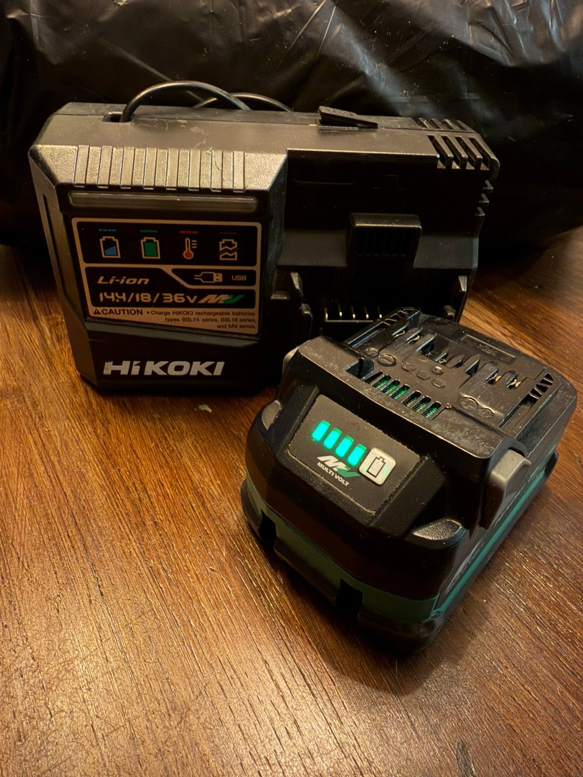 Hikoki 36v/18v multivolt batterij + oplader, Ophalen of Verzenden, Zo goed als nieuw