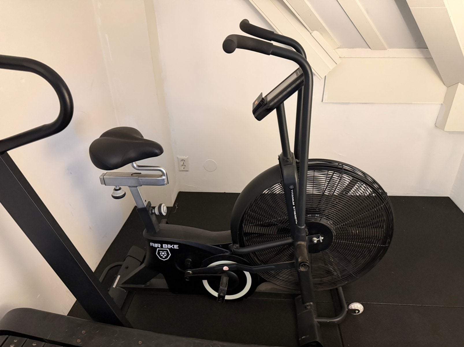 Titanium Strength Air Bike - werkt perfect, Ophalen, Zo goed als nieuw, Hometrainer