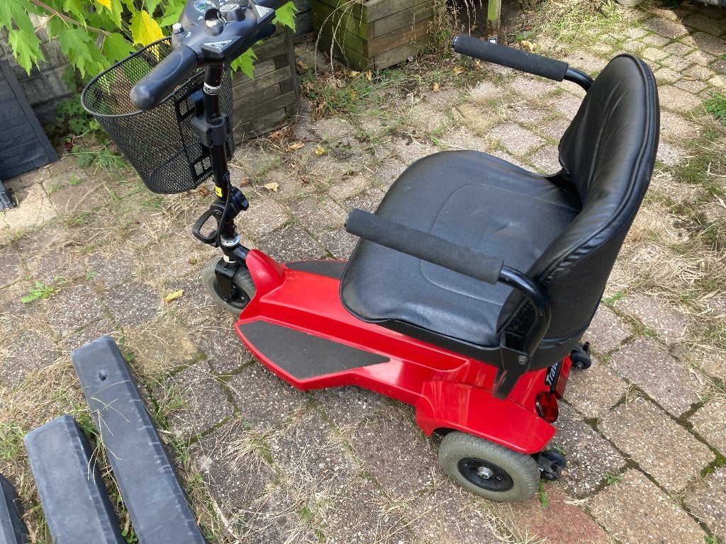Travel pal scootmobiel opvouwbaar en raceklaar (nwe accu's), 10 km/u of minder, Zo goed als nieuw, 15 km of minder, Ophalen