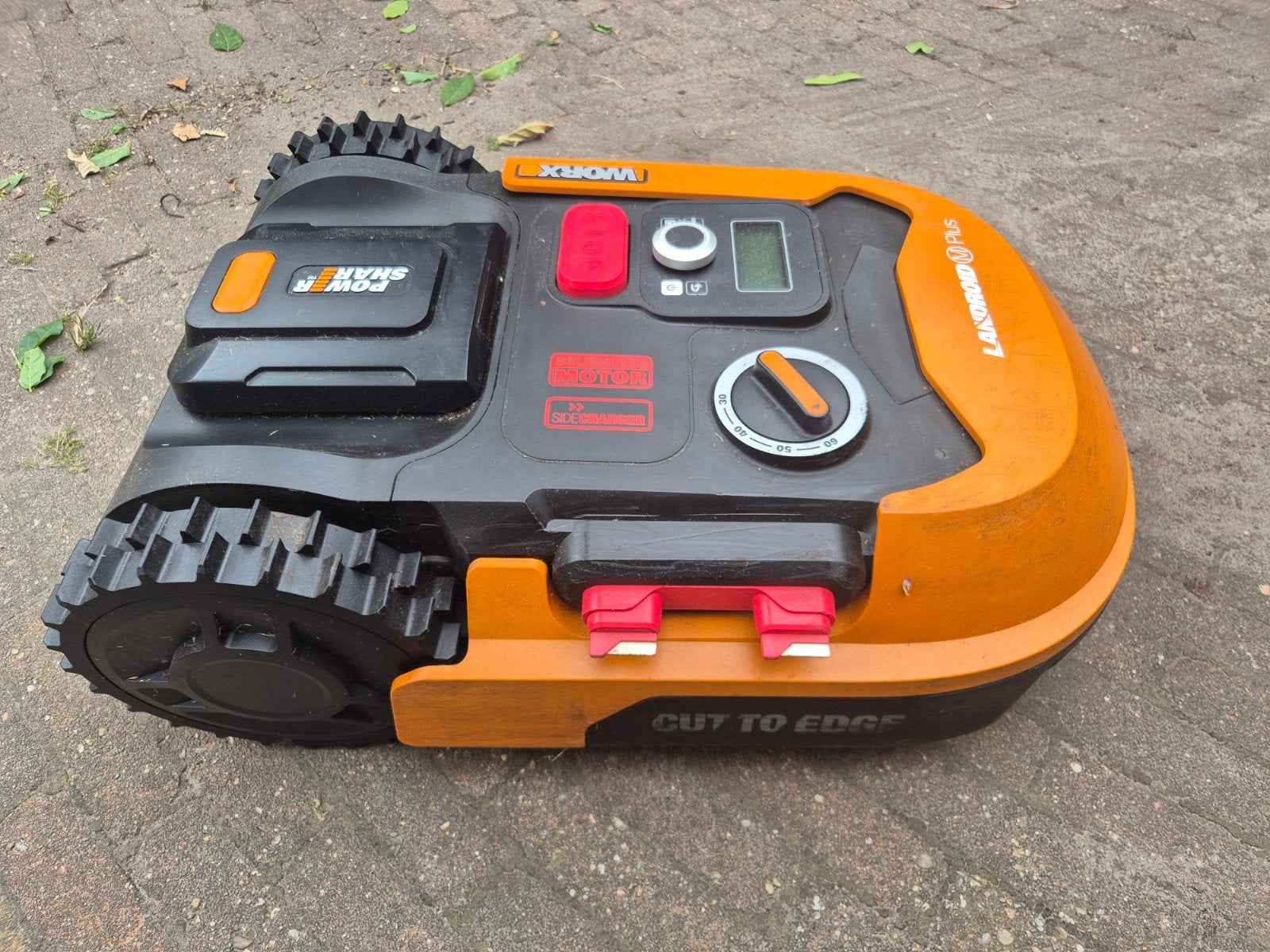 Worx Landroid M500 plus robotmaaier met laadstation en insta, Ophalen, Cirkelmaaier, Minder dan 30 cm, Zo goed als nieuw