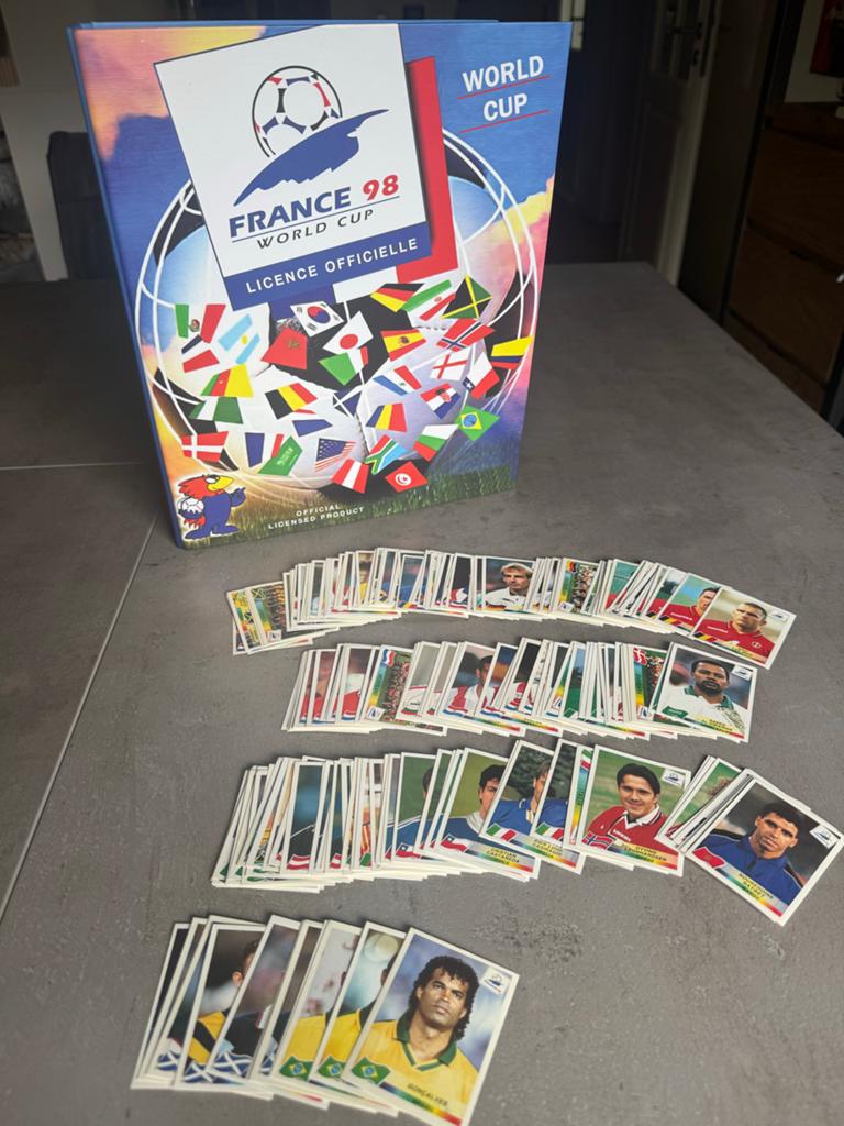 Panini WK 1998 Stickers - Complete set met album, Ophalen of Verzenden, Zo goed als nieuw