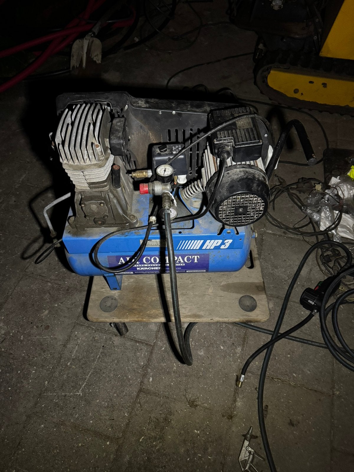 Compressor 24 liter, Doe-het-zelf en Verbouw, Minder dan 25 liter, Ophalen, Zo goed als nieuw, Minder dan 200 liter/min