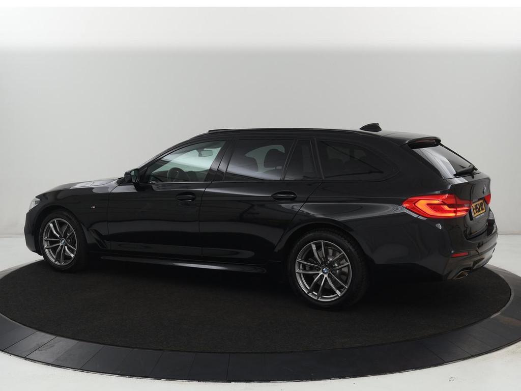 BMW 5-serie 520i M Sport | Panoramadak | Stoelventilatie | H, Auto's, BMW, Automaat, 1998 cc, Achterwielaandrijving, Gebruikt