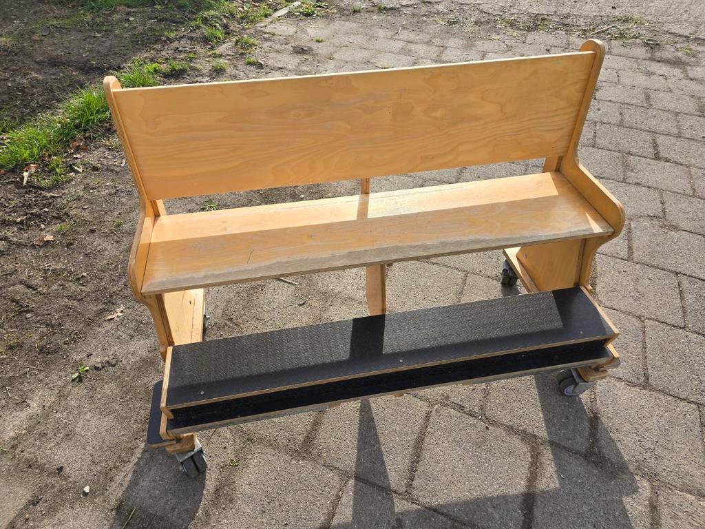 Kinderdagverblijf verblijf bankjes., Ophalen, Hout