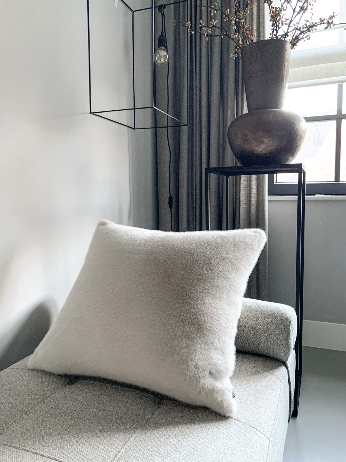 Groot sierkussen cremè-beige bont, Huis en Inrichting, Woonaccessoires | Kussens, Ophalen of Verzenden, Zo goed als nieuw, Beige