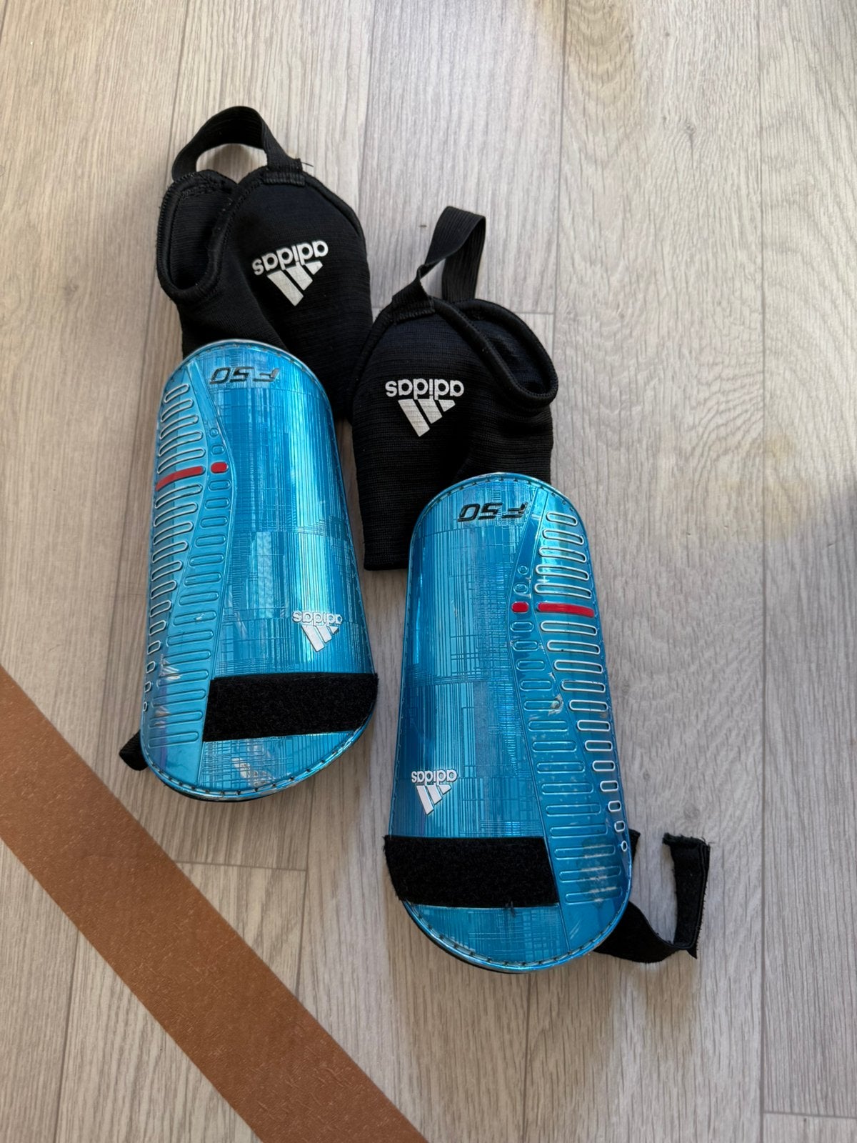 Scheenbeschermers Adidas, Sport en Fitness, Hockey, Ophalen, Zo goed als nieuw, Overige typen