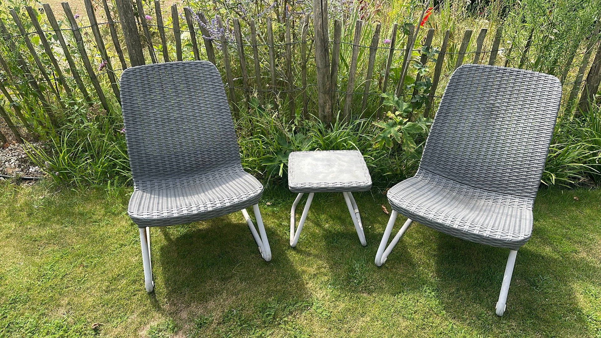 Loungesstoelen wicker met tafeltje 30 euro, Ophalen of Verzenden, Zo goed als nieuw, Wicker