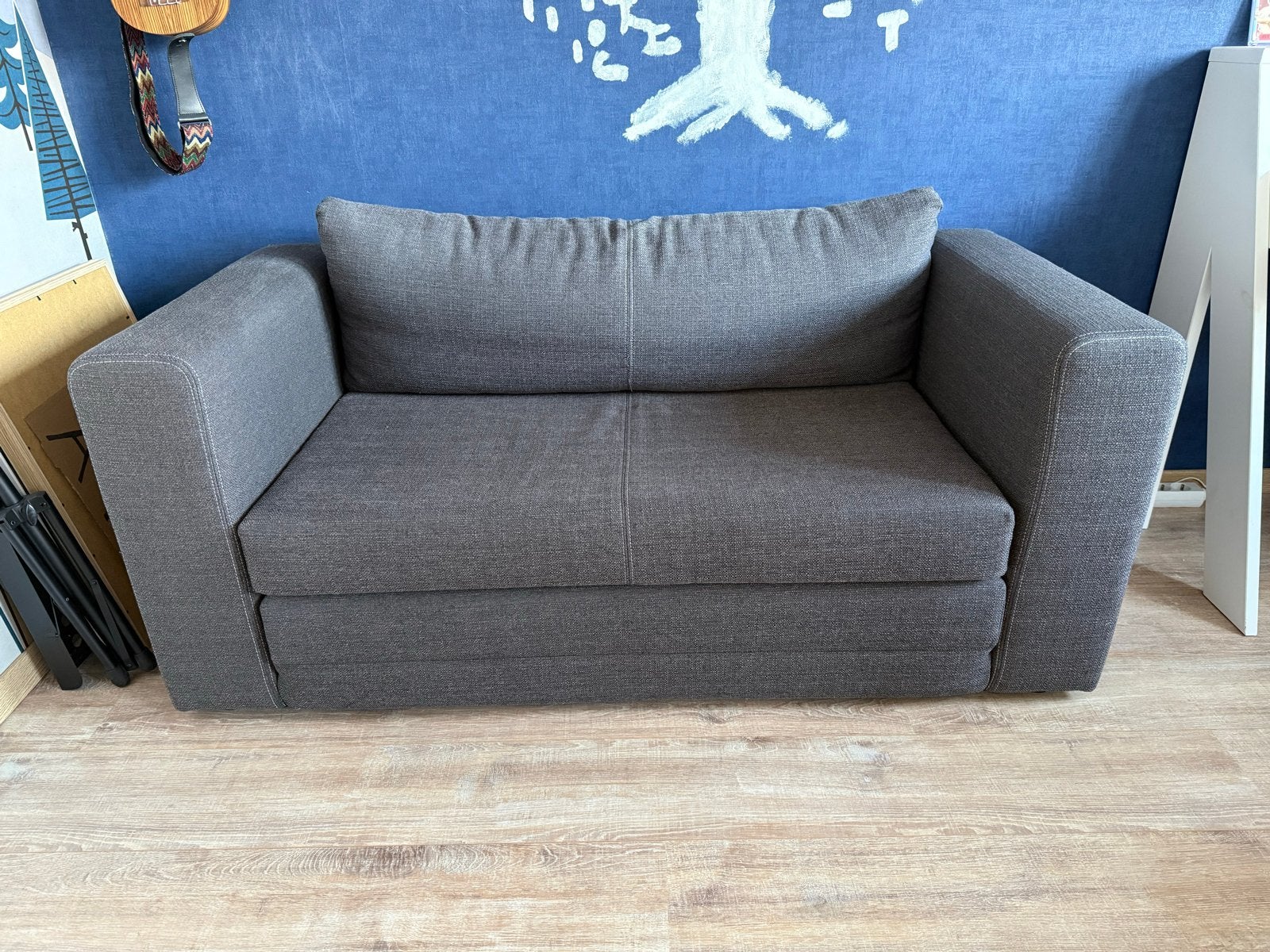 Zo goed als nieuw IKEA Askeby 2-zits slaapbank - Grijs, Huis en Inrichting, Ophalen, Tweepersoons, 140 cm, Zo goed als nieuw