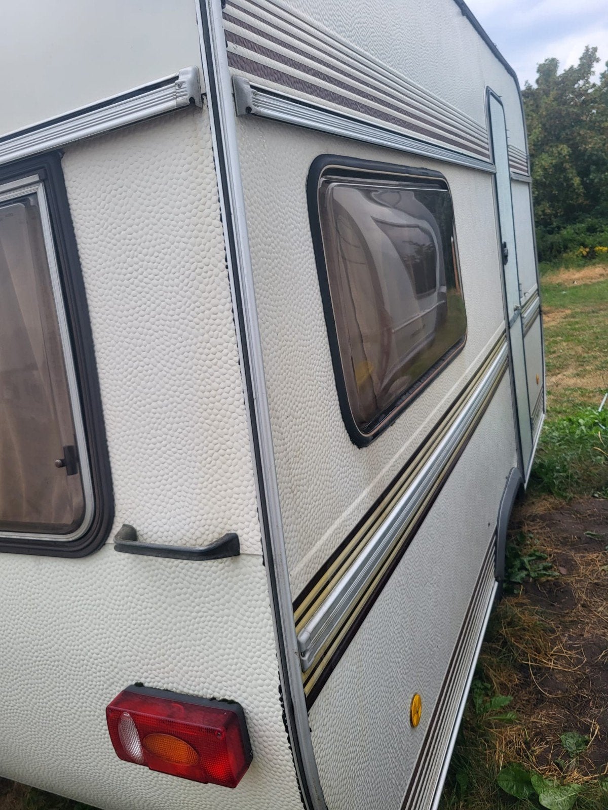 Hobby caravan met vast 2 personnsbed en veel ruimte, Particulier, Dwarsbed, 4 tot 5 meter, Schokbreker