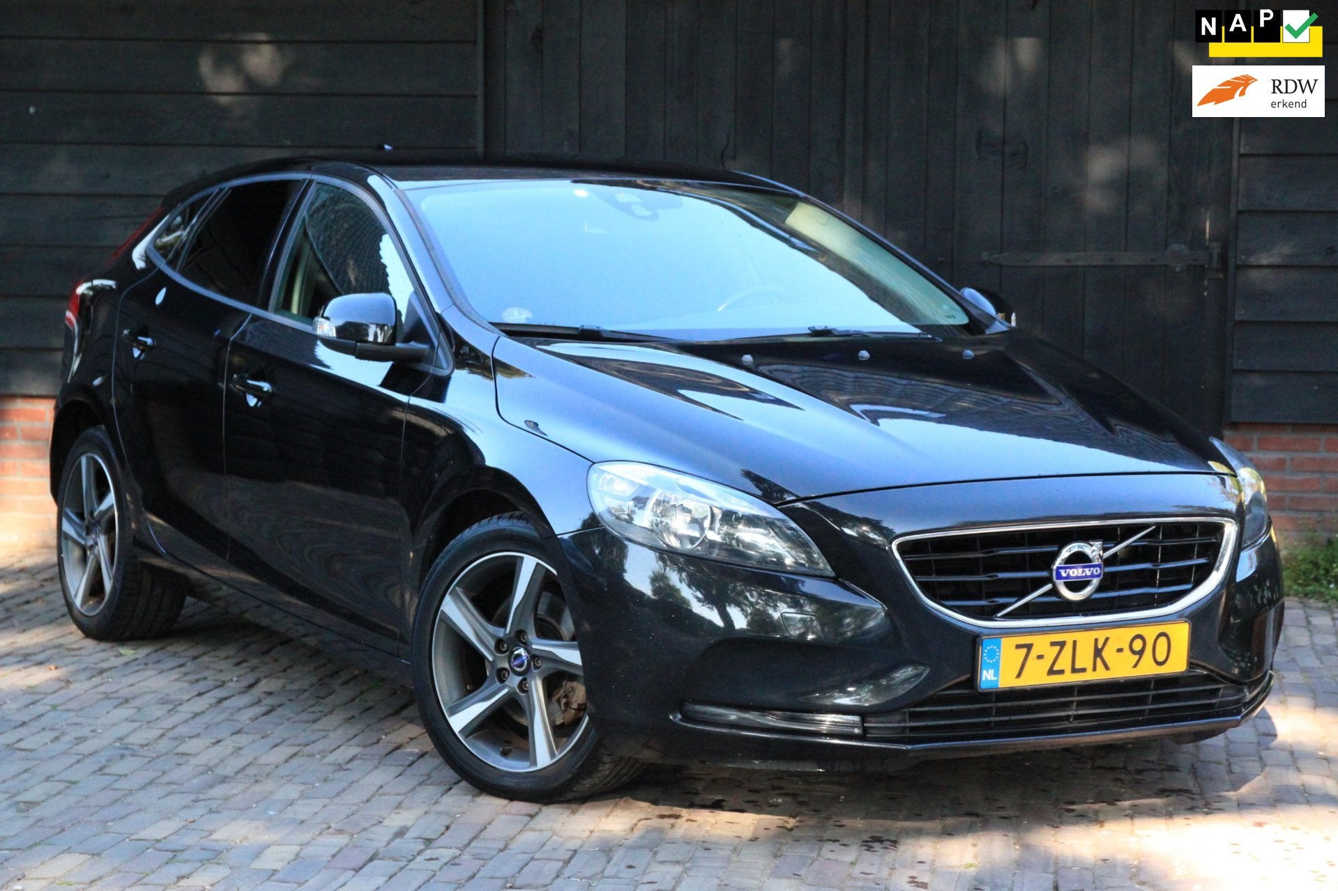 Volvo V40 1.6 T2 Kinetic Navigatie/Parkeersensor/R Design ve, Auto's, Voorwielaandrijving, Stof, Gebruikt, Zwart