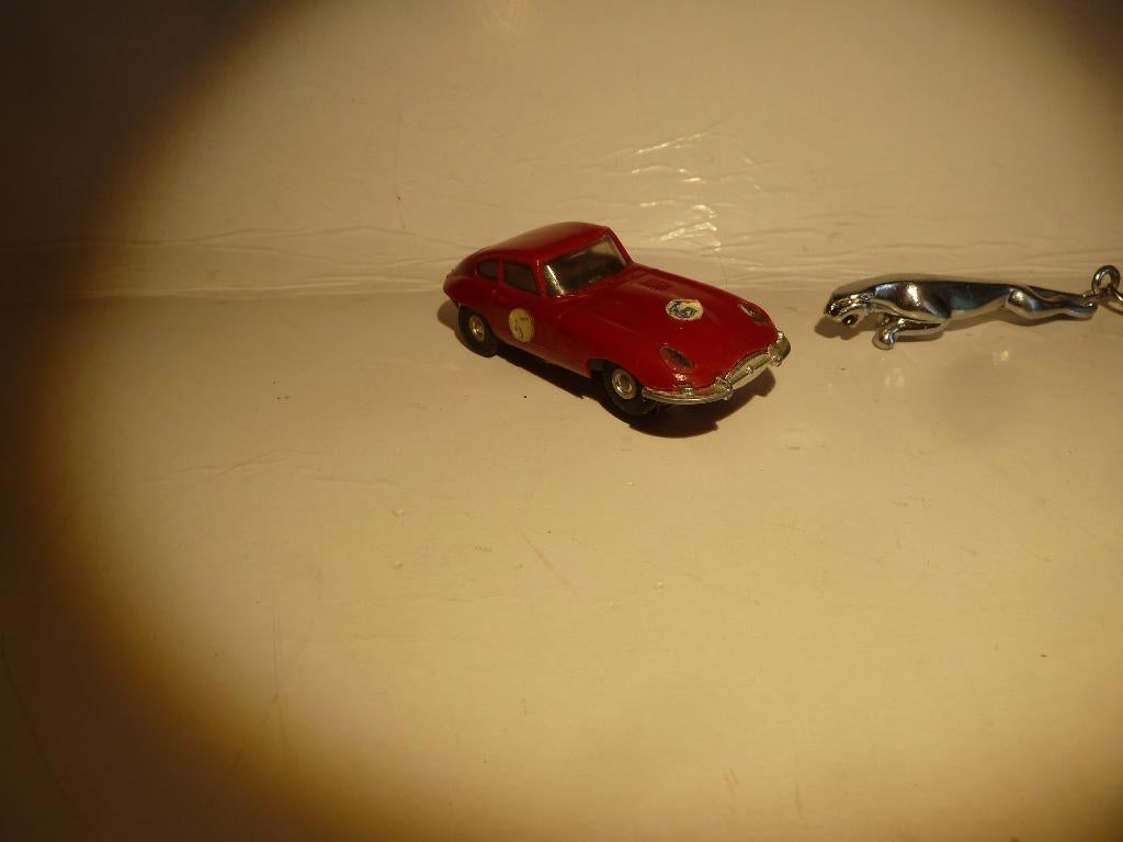 AURORA TJET:   XKE JAGUAR SLOT CAR    ( 1:64), Ophalen of Verzenden, Zo goed als nieuw, Auto