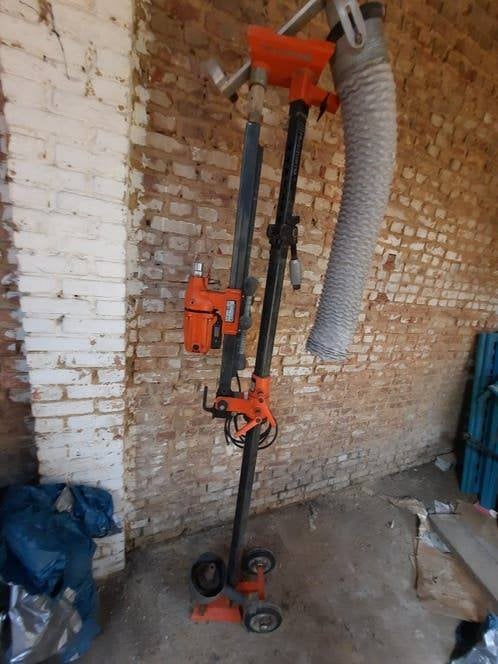 Husqvarna dms160 gypro 220-2diamantboormachine incl statief, Ophalen, 600 watt of meer, Kolomboormachine, Klopboormechanisme