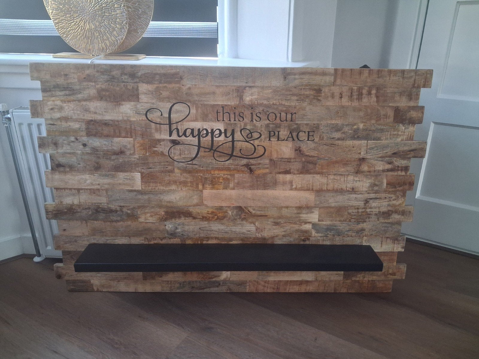 wandbord 127 cm bij 80 cm. met metalen plank., Ophalen, Zo goed als nieuw