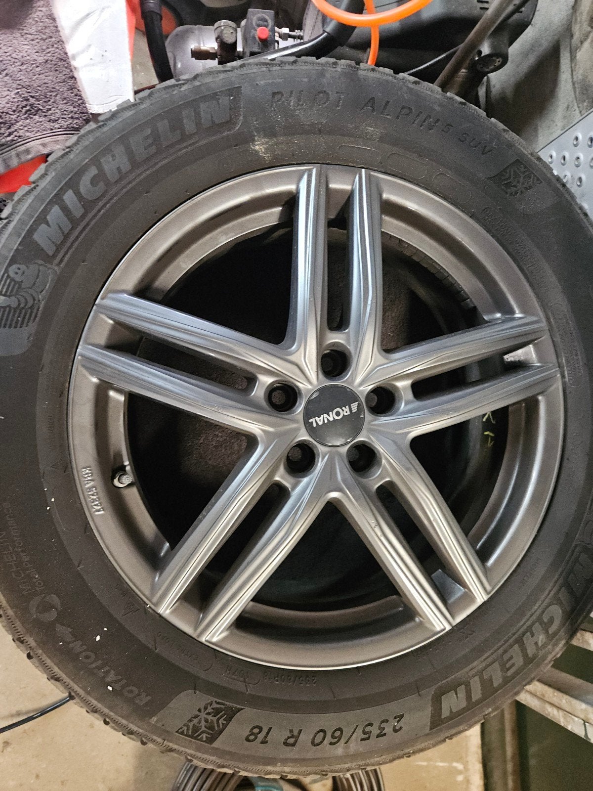 Michelin Pilot Alpin 5 SUV winterbanden met Ronal velgen, Ophalen, 18 inch, Gebruikt, Banden en Velgen