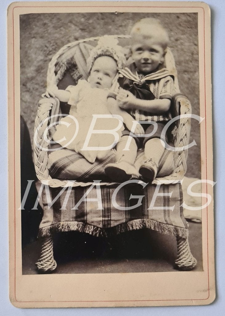 Kabinetfoto Hein Herbig met broertje?, Gebruikt, Foto, Ophalen of Verzenden, Voor 1940