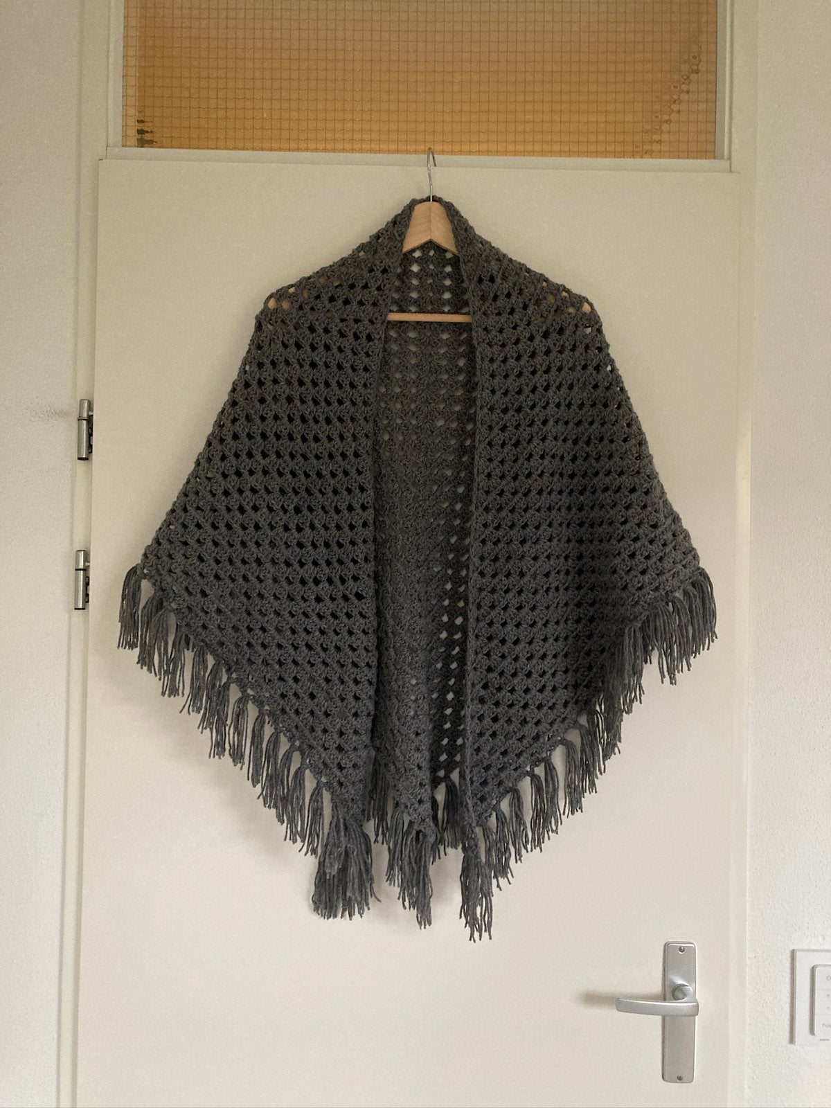 Grote omslagdoek stola donker grijs, Ophalen of Verzenden, Nieuw, Grijs, Trui of Vest