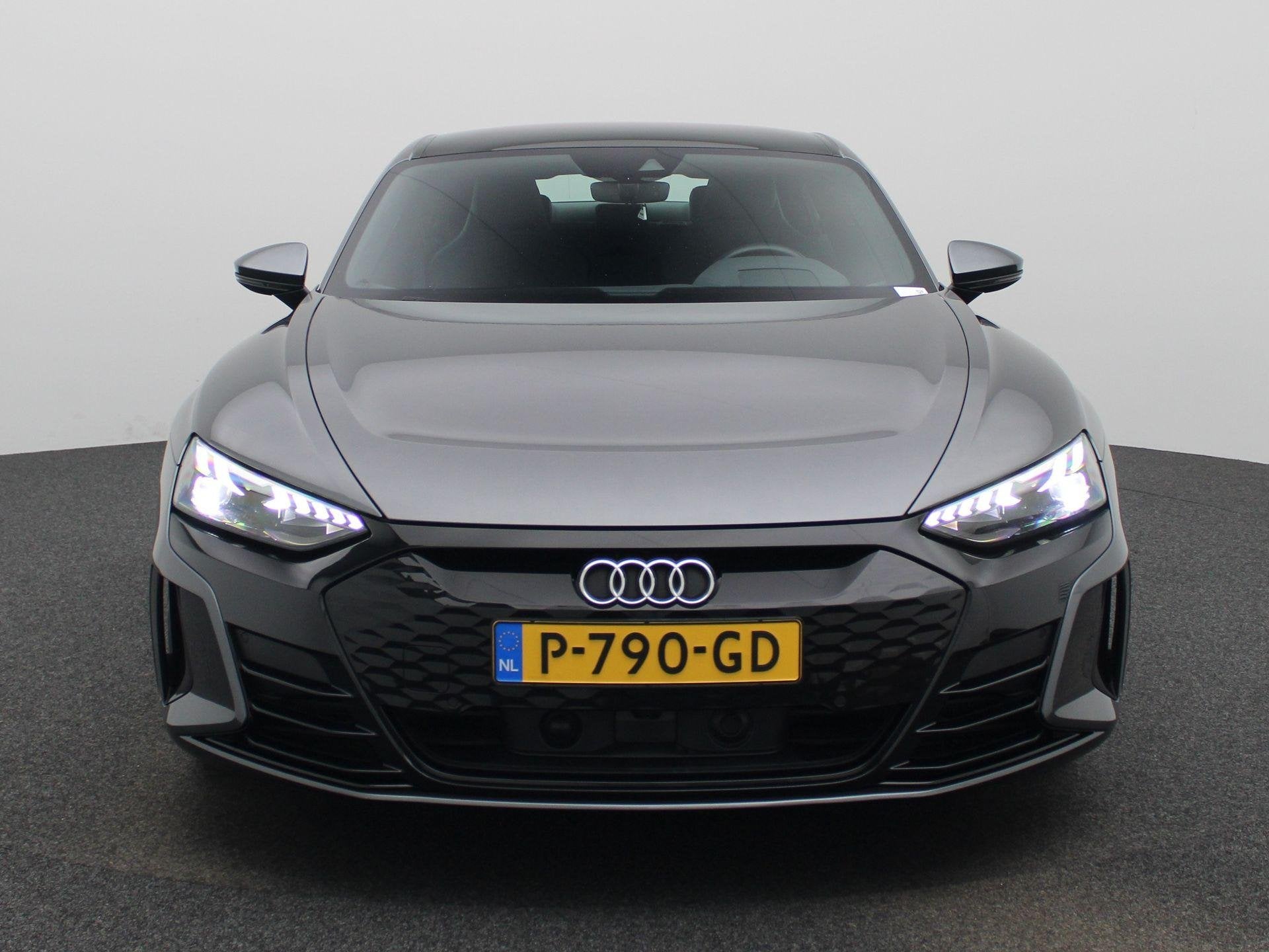 Audi e-tron GT 93 kWh 476 PK | Navigatie | Camera | Bang & O, Auto's, Audi, 12 maanden, Stof, Zwart, Automatische klimaatregeling