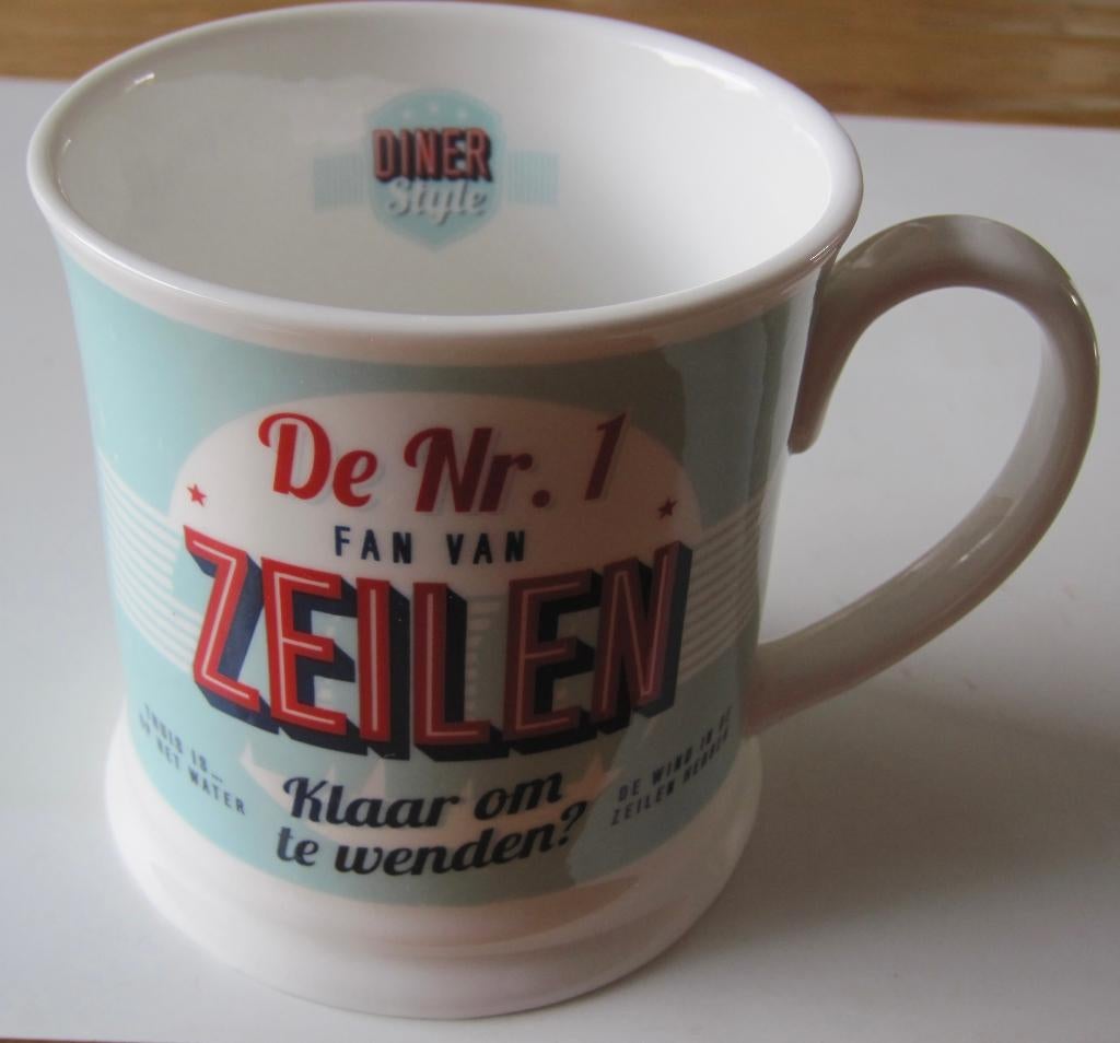 beker van History & Heraldry met zeil- motief - porselein, Ophalen of Verzenden, Zo goed als nieuw, Overige stijlen, Kop(pen) en/of Schotel(s)