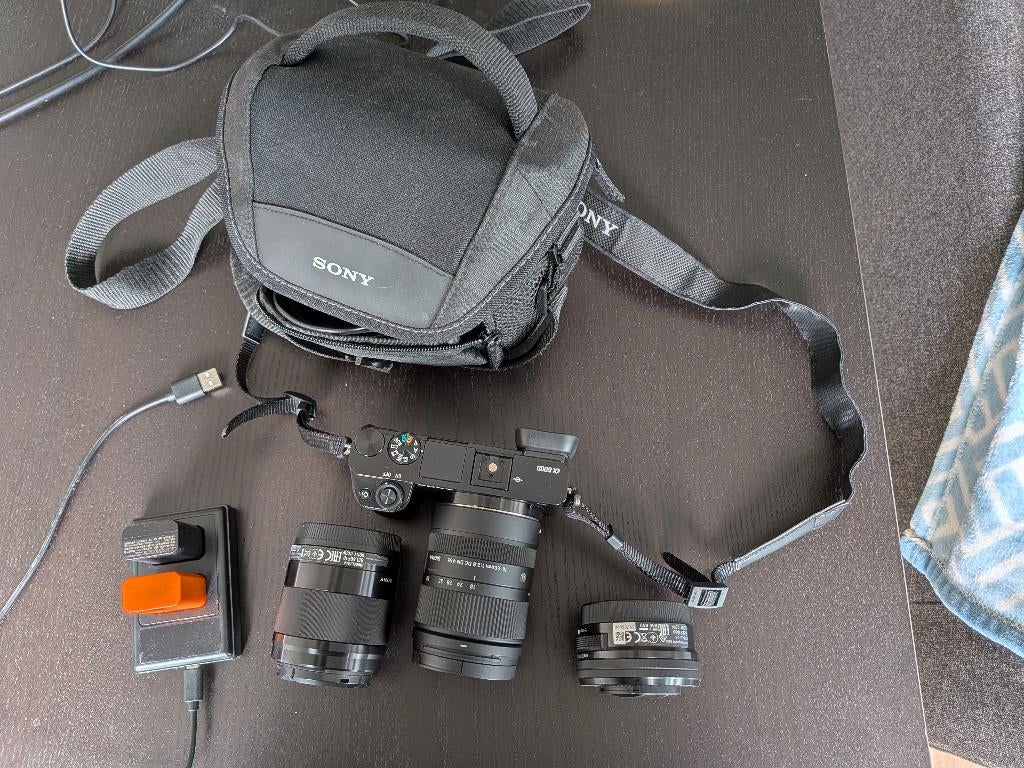 Sony A6000 + 3 Lenses + Extra Batteries | Complete Kit, Ophalen of Verzenden, Zo goed als nieuw, Sony, 24 Megapixel