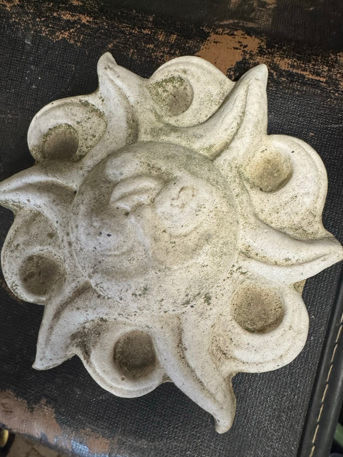 Set van 2 stenen zonfiguren voor tuin of muurdecoratie, Tuin en Terras, Ophalen of Verzenden, Gebruikt, Steen, Overige typen