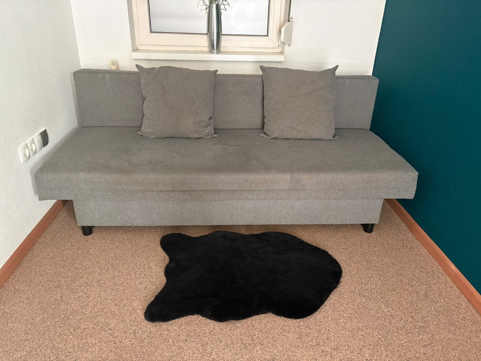 Grijze slaapbank - Ideaal voor kleine ruimtes, Huis en Inrichting, Ophalen, Gebruikt, Tweepersoons, 80 cm