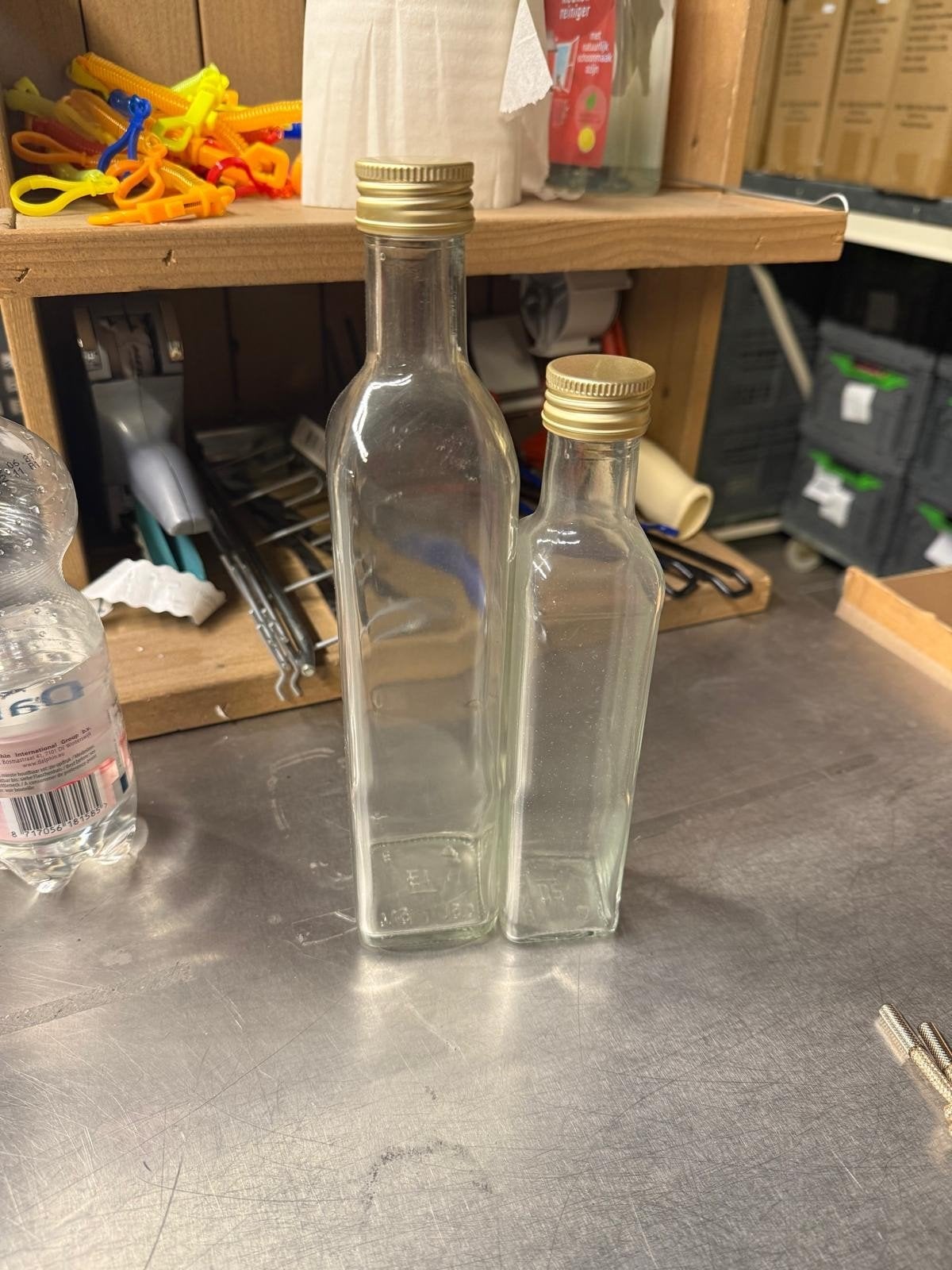 Glazen flessen met gouden dop - diverse maten 200ml en 500m, Overige typen, Ophalen, Nieuw, Glas
