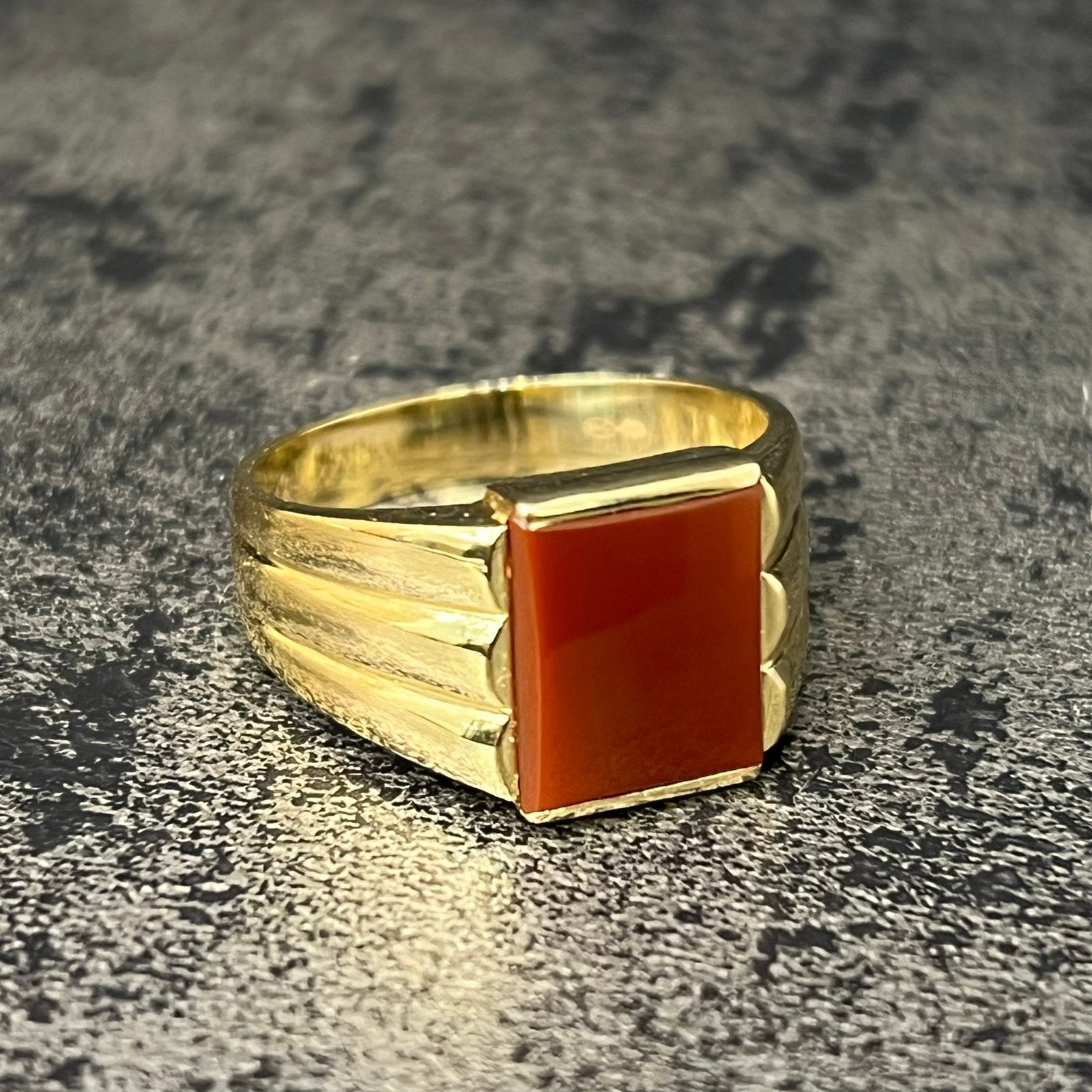 Gouden ring zegelring heren carenool steen, Ophalen of Verzenden, Nieuw, Goud, Dame of Heer