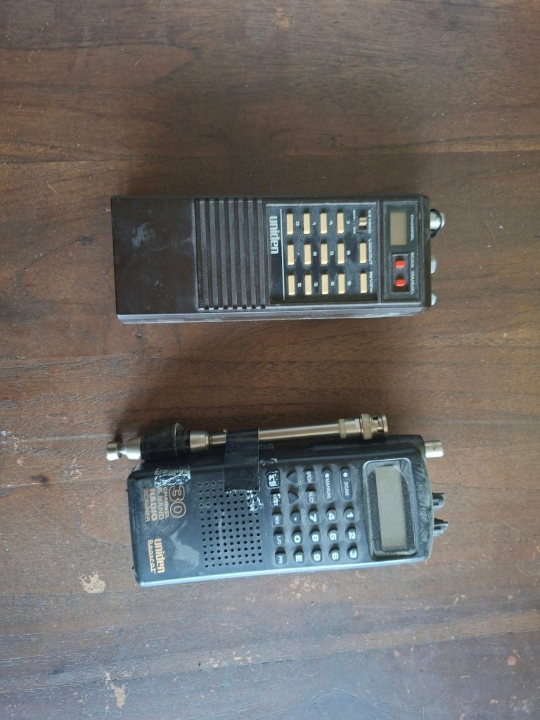 2 vintage radioscanner merk Uniden Bearcat jaren 80&90, Ophalen of Verzenden, Gebruikt, Minder dan 30 kanalen, Draagbaar