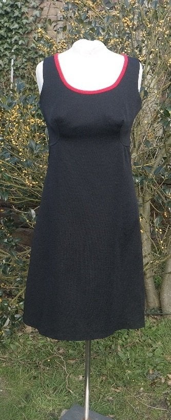 Mooie zwarte ouderwetse jurk mt M, Maat 38/40 (M), Carnaval, ., Ophalen of Verzenden