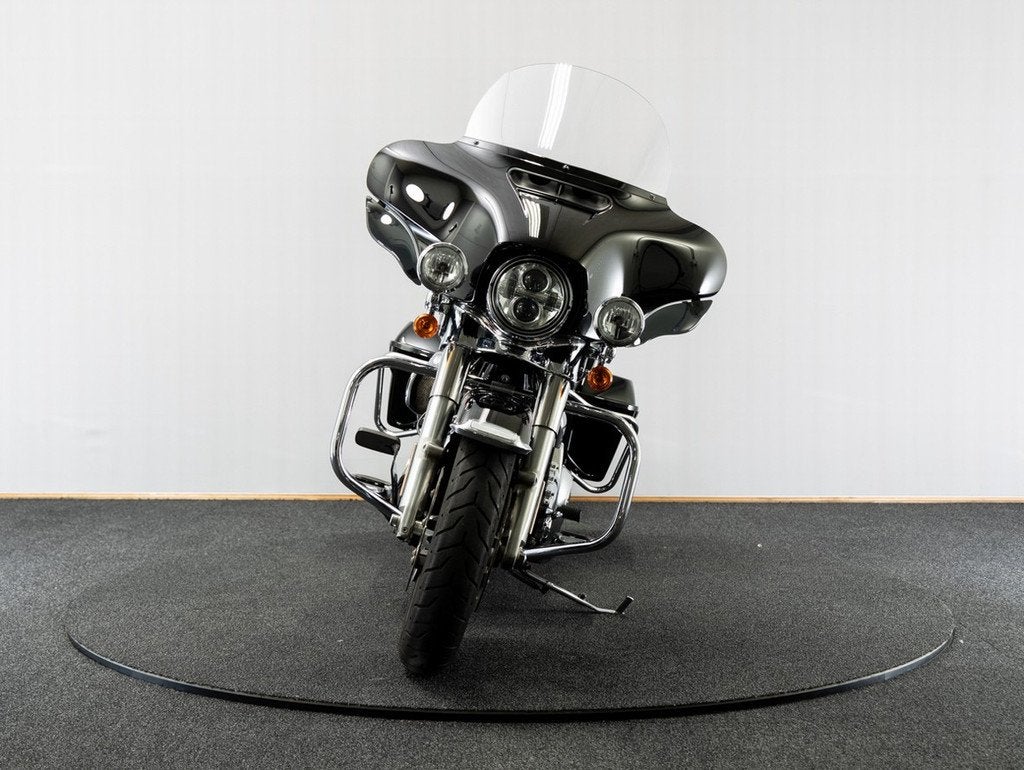 Harley-Davidson FLH Electra Glide (bj 2015), Motoren, Motoren | Harley-Davidson, LED Verlichting, Bedrijf, Toermotor, Laan van Vredenoord 33
2289 DA  Rijswijk ZH, NL