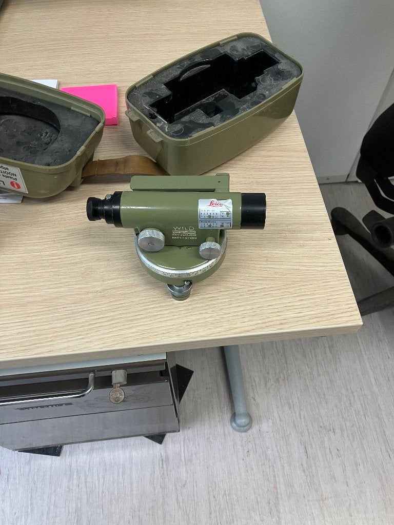 traditioneel waterpas instrument Wild heerbrugg NK01-107860, Doe-het-zelf en Verbouw, Meetapparatuur, Ophalen, Gebruikt, Overige meters