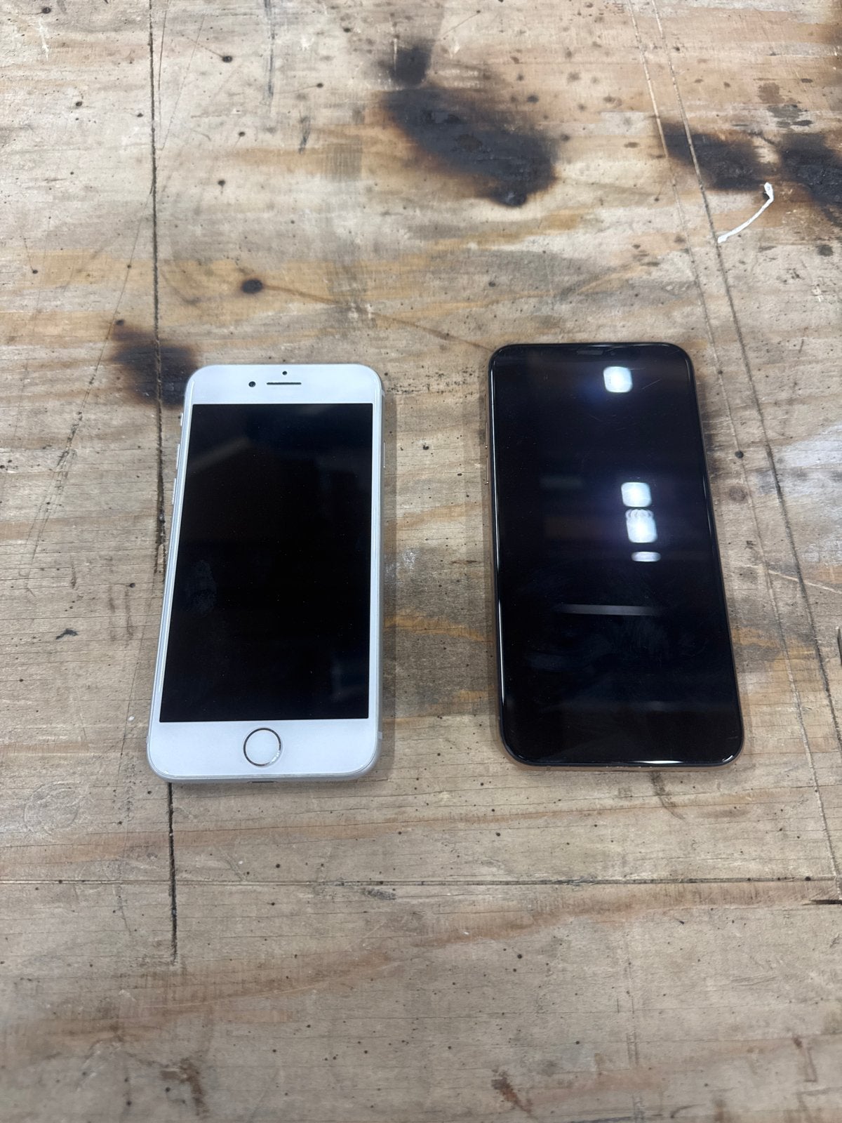 2x iPhone (8 & X) met zwart scherm - voor onderdelen/reparat, Telecommunicatie, Ophalen, Niet werkend, IPhone 8