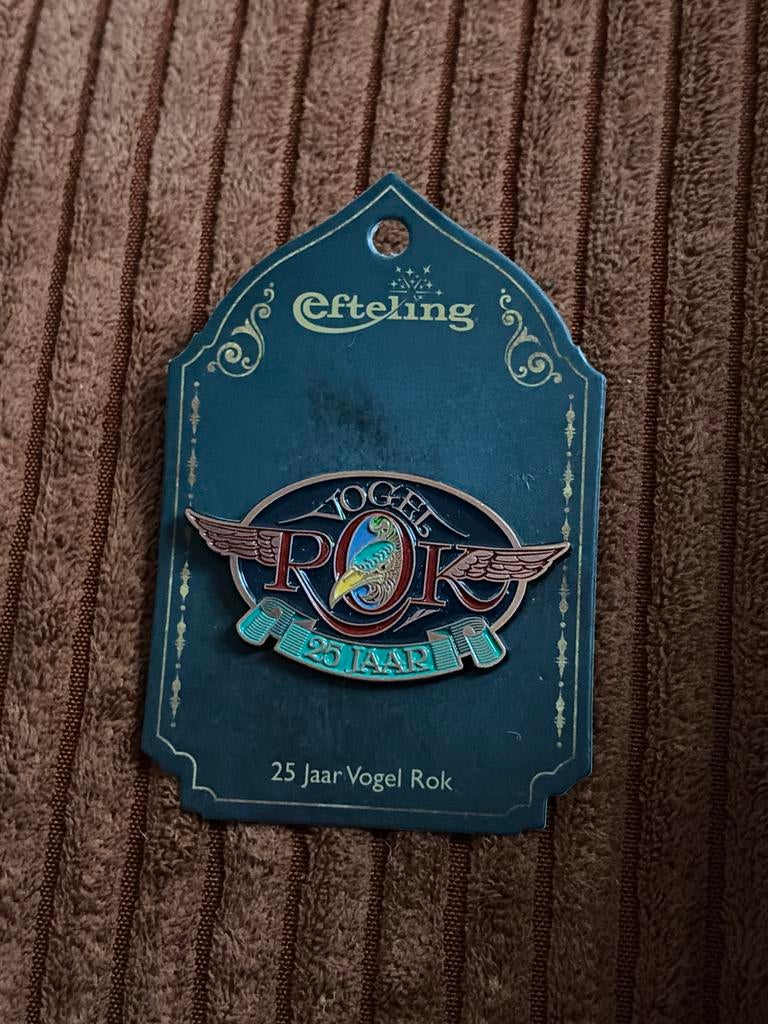Efteling Vogel Rok 25 Jaar Pin, Ophalen of Verzenden, Nieuw, Button of Speldje