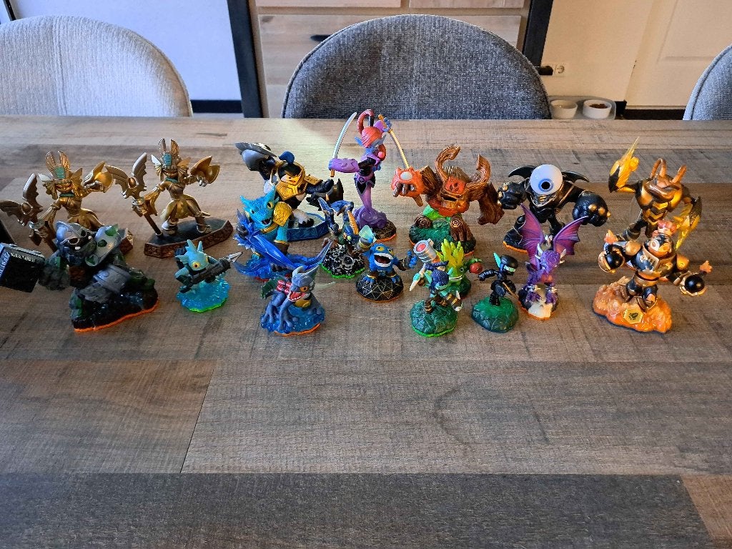 18 Skylanders van diverse games, goede kwaliteit en getest, Avontuur en Actie, 2 spelers, Ophalen of Verzenden, Zo goed als nieuw