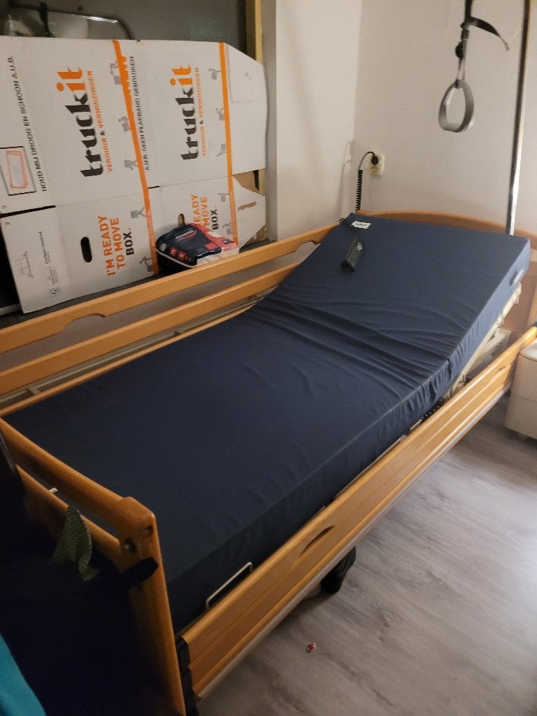 Als nieuw!! ziekenhuisbed + matras en elektri verstelbaar, Ophalen, Verstelbaar, 90 cm, Zo goed als nieuw