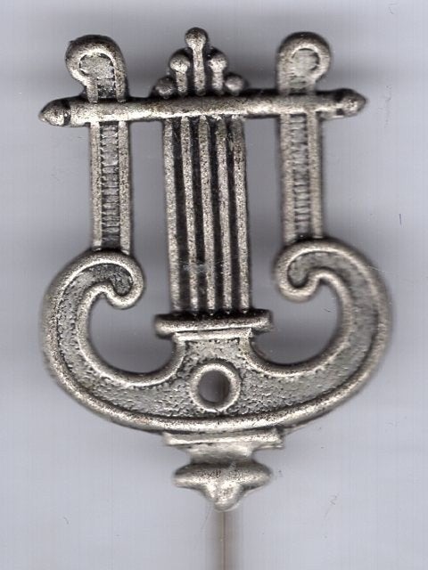 Harp muziek vereniging zilverkleurig speldje ( W_346a), Verzamelen, Ophalen of Verzenden, Zo goed als nieuw, Merk, Speldje of Pin