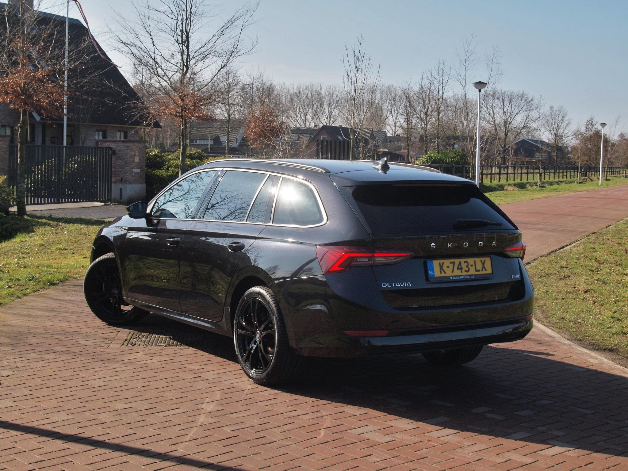 Skoda Octavia Combi 1.0 e-TSI Business Edition | DSG - Autom, Auto's, Skoda, Stof, Gebruikt, Zwart, 19 km/l