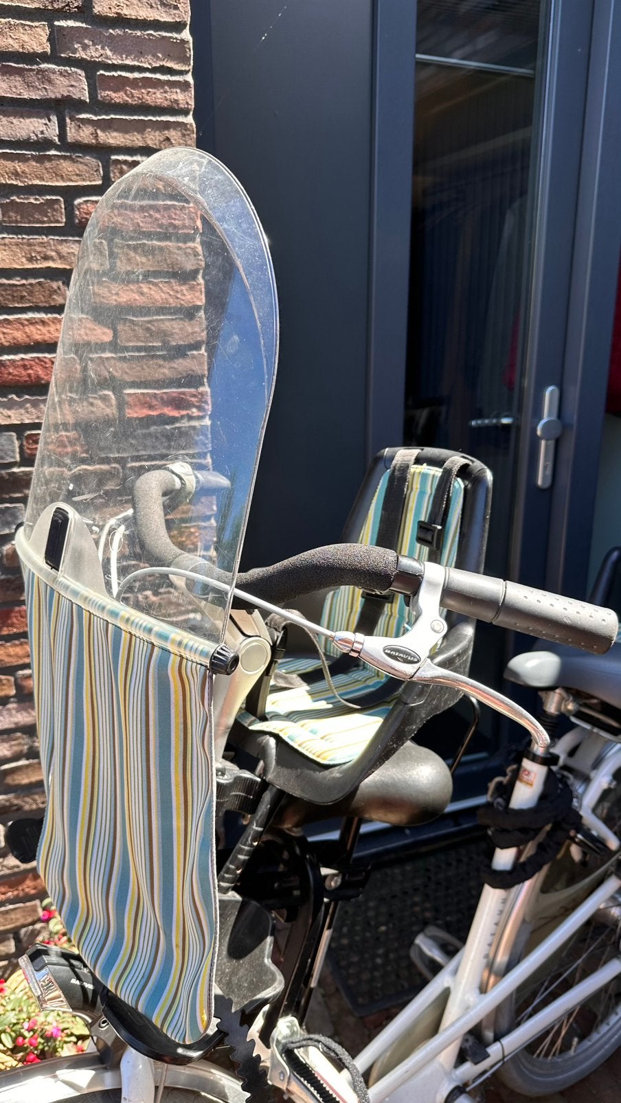 Bobike voorzitje met windscherm en  2x montage beugel, Voorzitje, Ophalen of Verzenden, 0 t/m 13 kg, Gebruikt