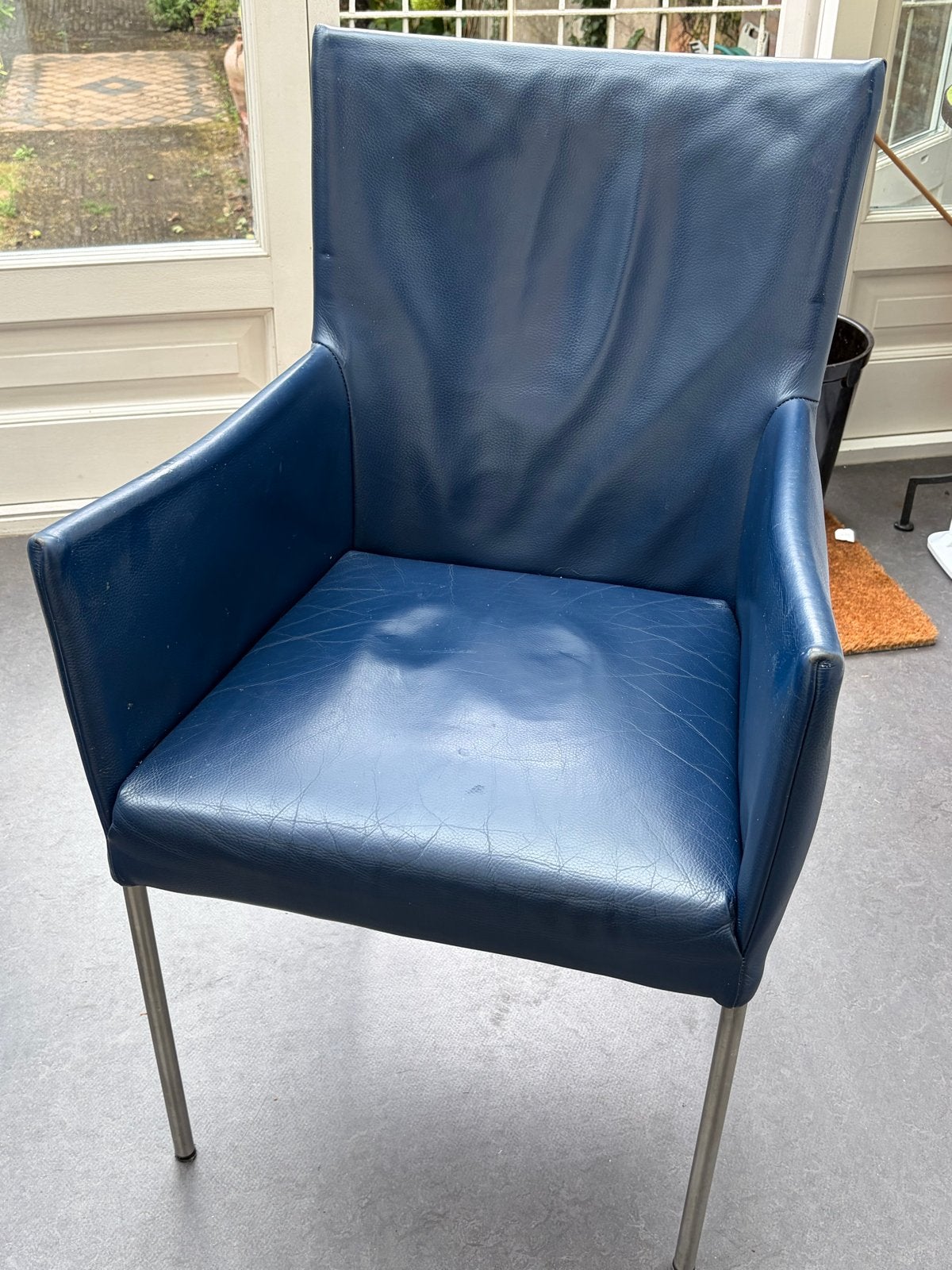 Donkerblauwe leren eetkamerstoel met metalen poten, Ophalen, Gebruikt, Blauw, Leer