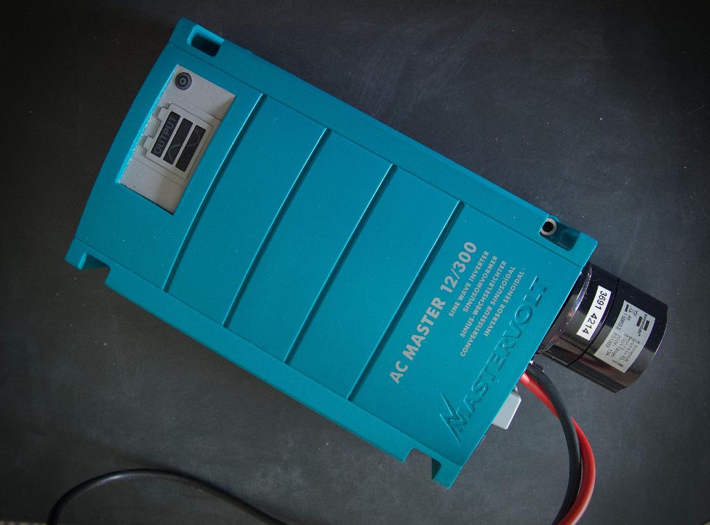 Omvormer Mastervolt 12/300, Ophalen, Gebruikt, Kabel of Apparatuur
